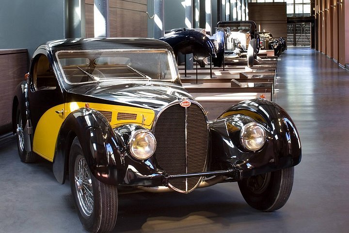 Des petites voitures parmi les grandes au Musée de l'automobile