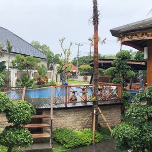 Pool had a swim-up bar with underwater barstools.  Drank several Bintang beers there :-) 