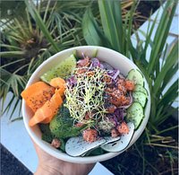 Combi Bowl Anglet - Halles 5 Cantons Healthy Food Sur place / A Emporter Pokebowl - Hotbowl - Acai bowl - Jus frais - Smoothie Venez découvrir Combi Bowl Anglet aux Halles Biltoki aux 5 cantons !