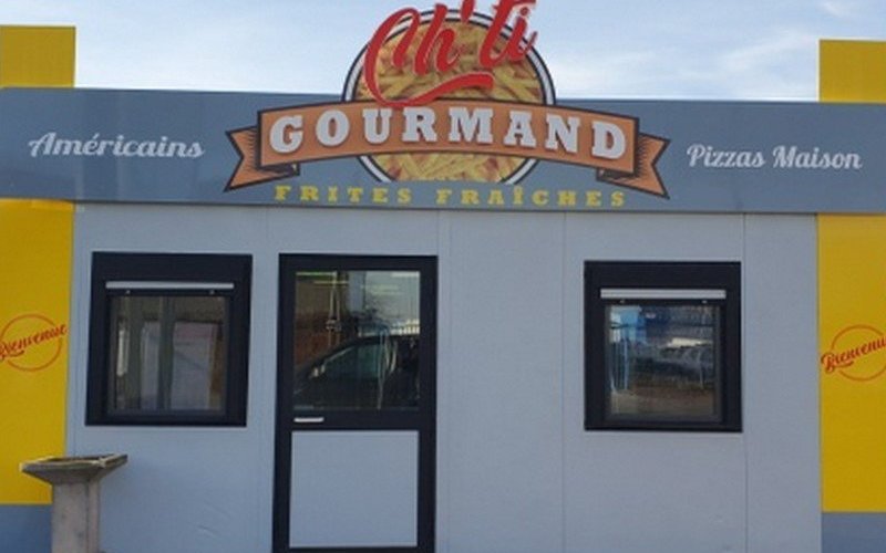 Devanture de notre établissement le "Ch'Ti Gourmand" qui se situe 40 route Nationale Le Raquet - 59552 LAMBRES-LEZ-DOUAI. (entre les magasins Action et Intermarché)