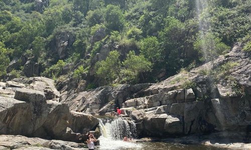 Balneario de las tres cascadas, se ve la tercera (hay dos más arriba)