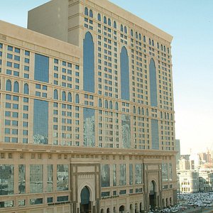 Dar Al Eiman Royal hotel - Makkah city is located in Ajyad street, front of King Abdulaziz Gate.