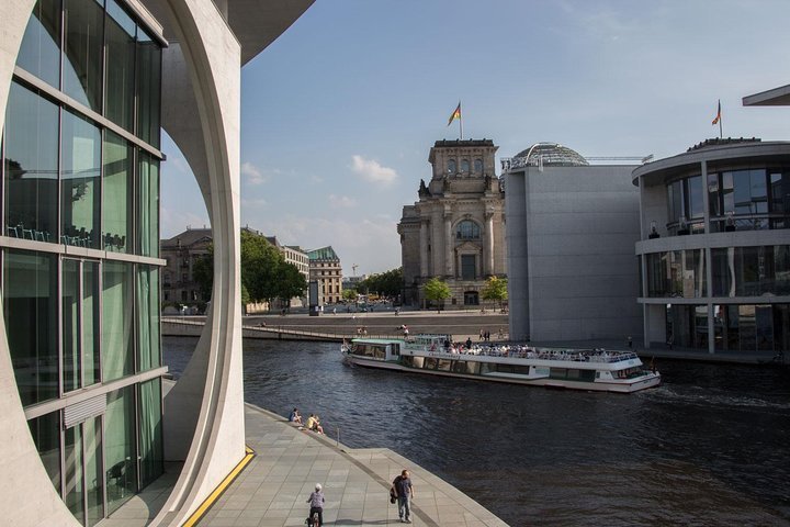 2023 Berlin Highlights Sightseeing Cruise Including Coffee and Cake