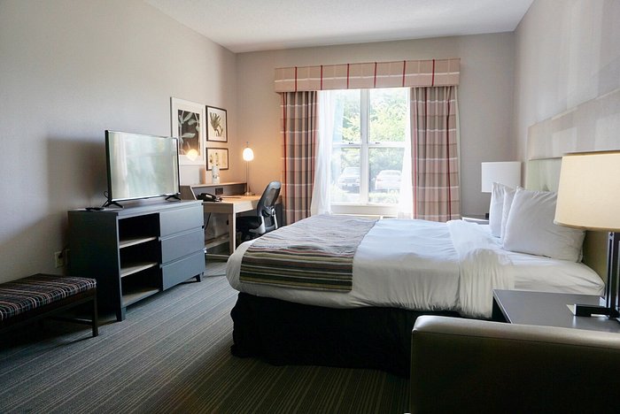 Dorm-room style amenities with a microwave built in spotlight - Picture of  La Quinta Inn & Suites by Wyndham Charlotte Airport North - Tripadvisor