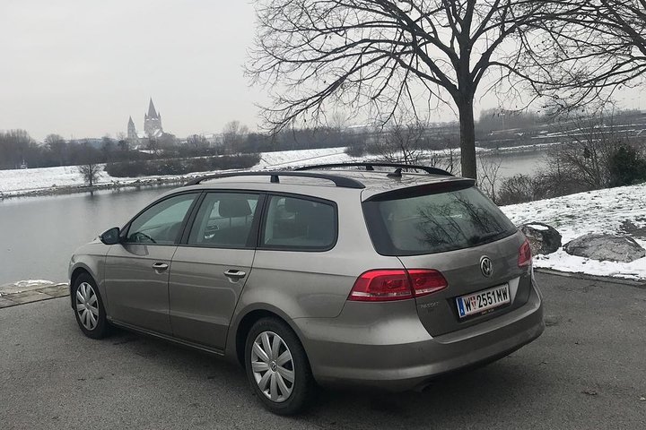 2024 Airport Taxi Provided By Vienna Connection Cab   Caption 