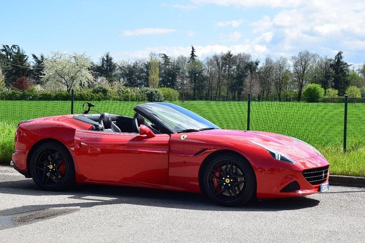 フェラーリ トスカーナRed Travel Toscana in Ferrari-