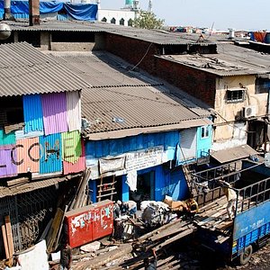 India, Asian, Mumbai, Dharavi, 60 Feet Road, slum, man, teen, boy, fashion,  sunglasses. - SuperStock