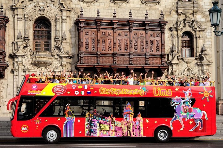 Tour panorâmico de ônibus antigo