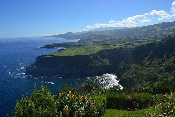 Best Hikes and Trails in Fajã De Baixo