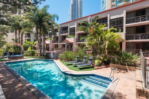 Pool & Beach