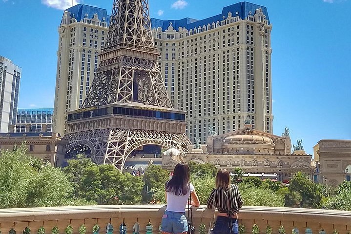 Bazaar: Under the Eiffel Tower - Las Vegas