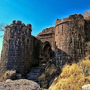 maharashtra tourist places list pdf