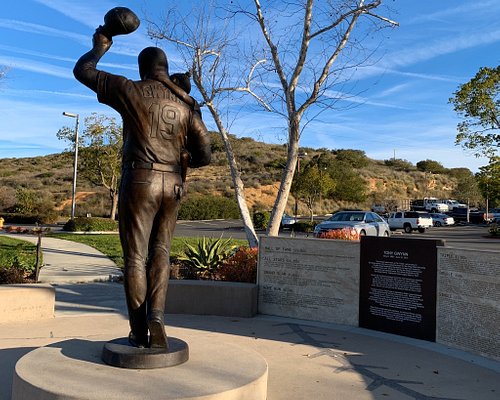 Tony Gwynn Memorial unveiled in Poway - Pacific San Diego