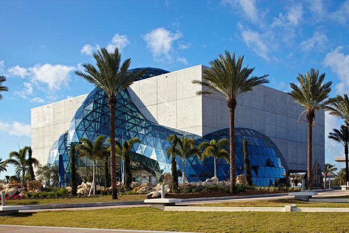 Tripadvisor　セント　ピーターズバーグ,　行をスキップ：ダリ博物館の一般入場券、提供元：サルバドール　・ダリ美術館　フロリダ州