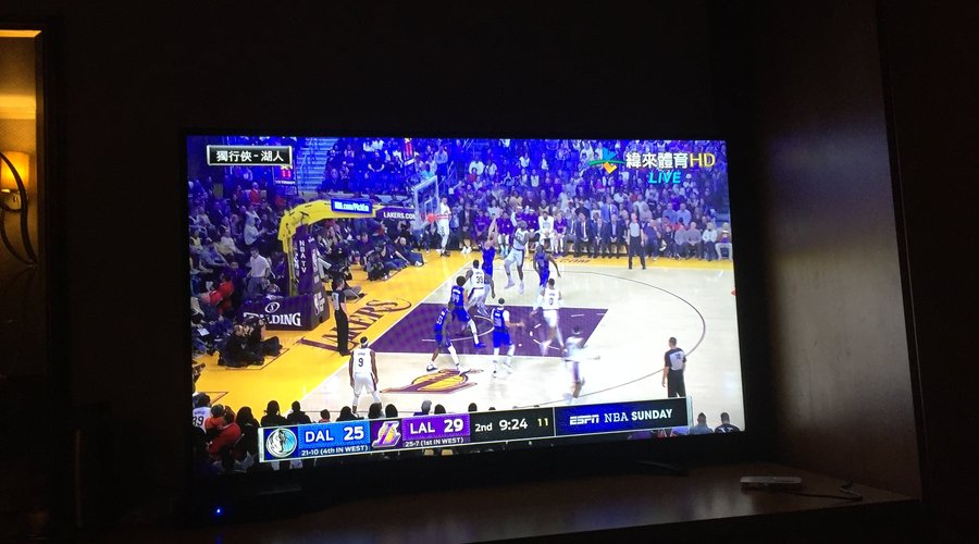 flat screen TV with cable