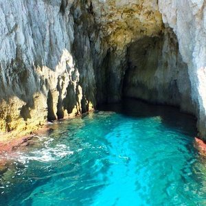 2023 2-Hours Excursion to the Blue Grotto of Taormina in Isola Bella