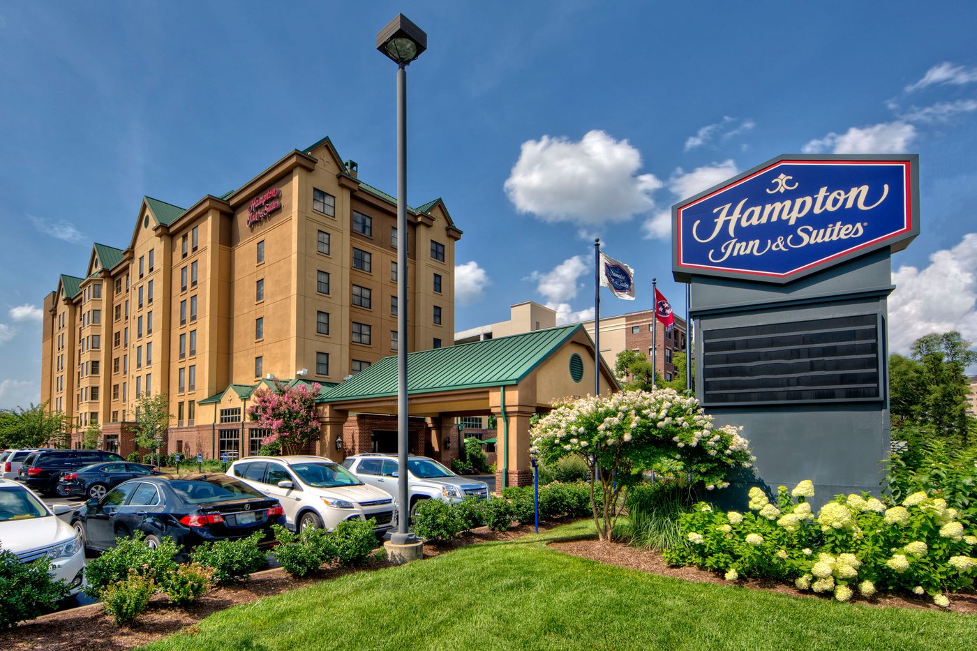 Hampton Inn & Suites Nashville-Vanderbilt-Elliston Place Breakfast ...