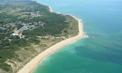 Plage des Sables Vignier à 400 mètres du camping Les Gros Joncs