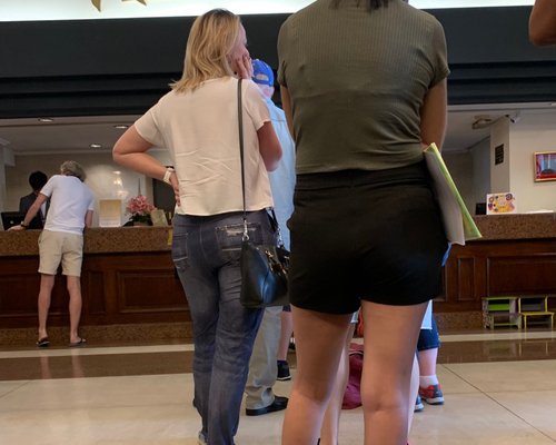 Fila de check in é de duas horas isso mesmo 2horas! Sendo que os quartos sempre estão com falta de toalhas e sabonetes esse hotel não é 5 estrlas 