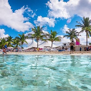 2023 Paradise Beach Exclusive All-Inclusive Day Pass