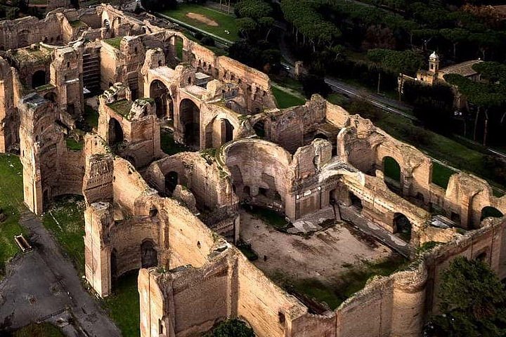 Tripadvisor | La majesté des ruines à Rome: des thermes de Caracalla au Ponte Rotto proposé par Book Your Italy DMC | Italie