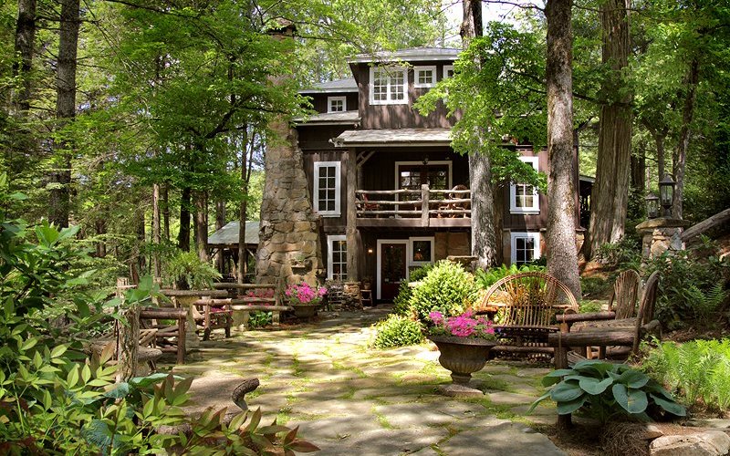 The front entrance of Lake Rabun Hotel & Restaurant in the Springtime. 