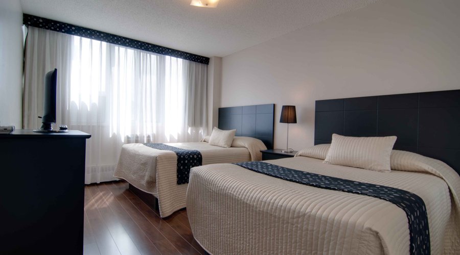 Suite familial hardwood floor