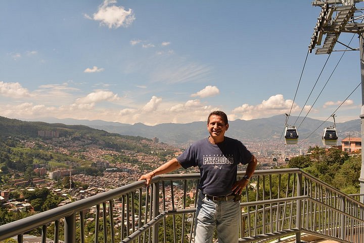 private tour guide medellin