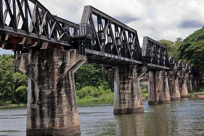 solnedgang mandat adelig 2023 Private Tour: Thai–Burma Death Railway Bridge on the River Kwai from  Bangkok