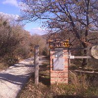 First stage, from Passignano to San Savino. The trail at the entrance of the "Panta Rei" premises.