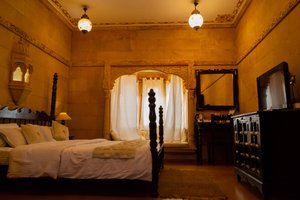 Room & Suite