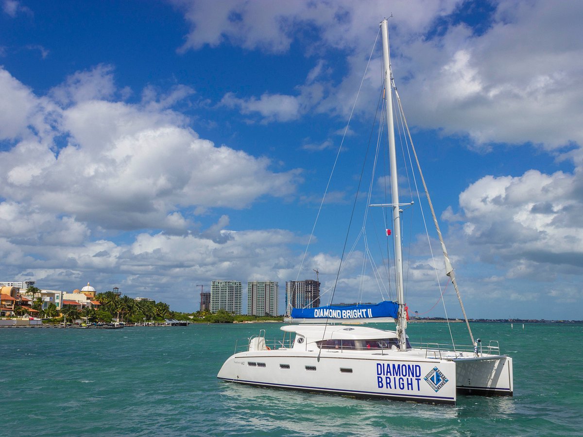 diamond bright catamaran cancun isla mujeres