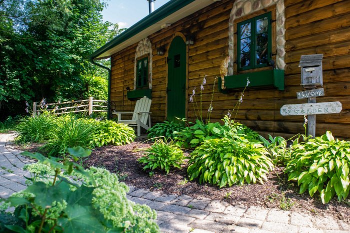 Housekeeping/Laundry, Lazy Cloud Lodge, Lake Geneva, WI