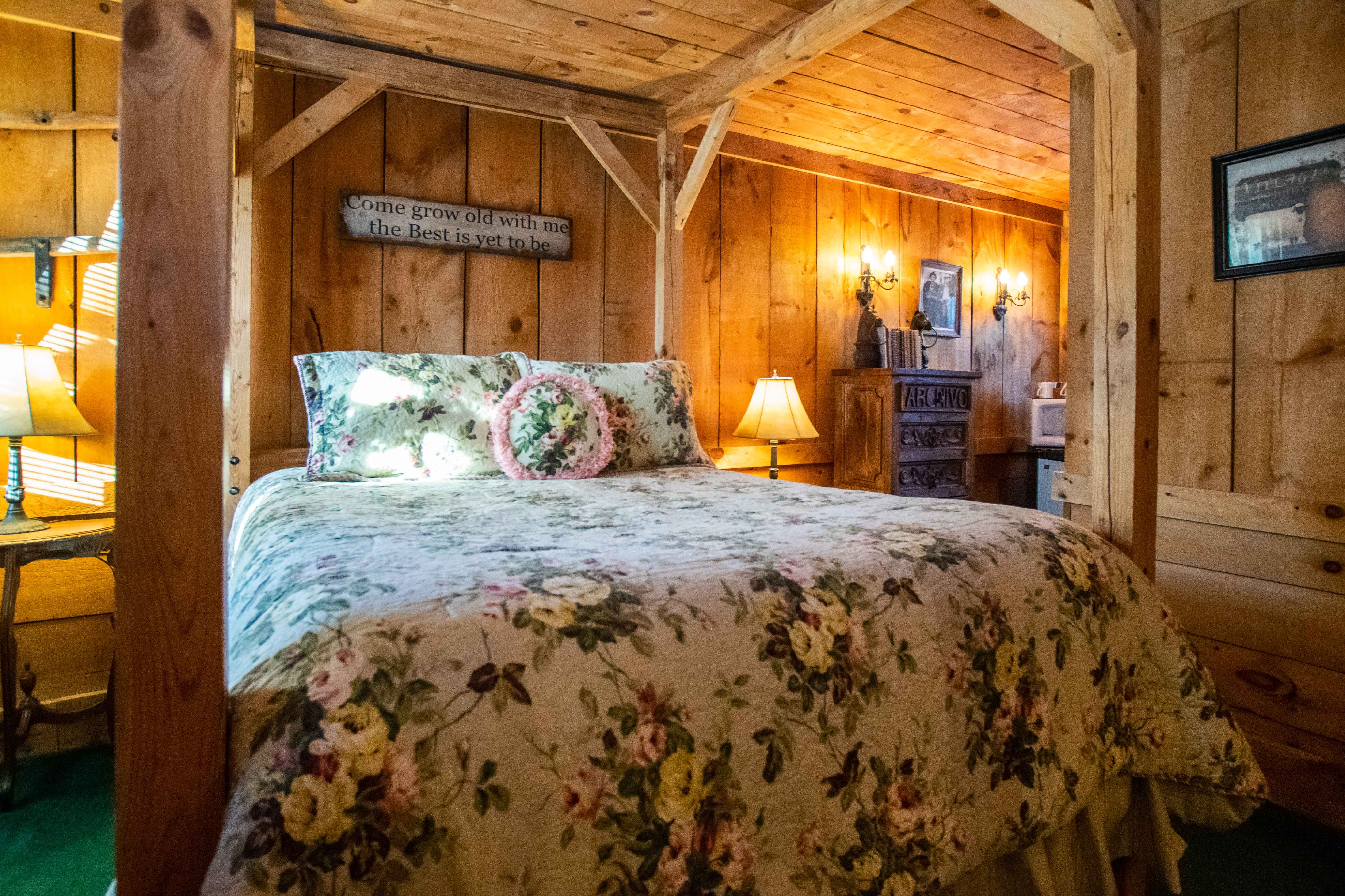 LAZY CLOUD LODGE BED AND BREAKFAST - Prices & B&B Reviews (Fontana, WI)