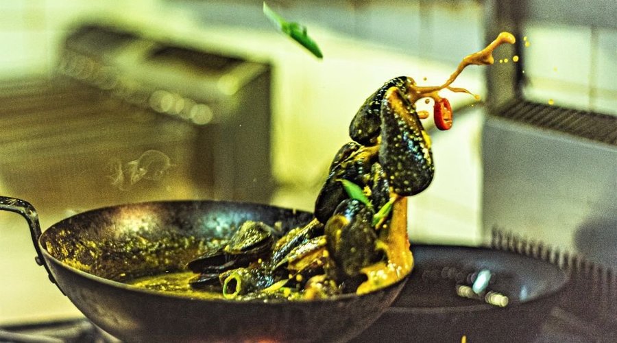 Mussels in yellow curry sauce