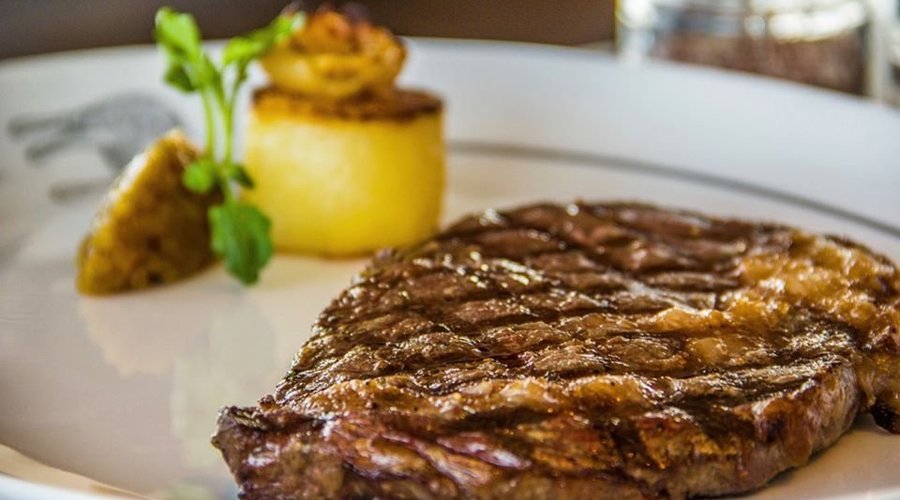 Cut of the Day! 🥩
Our CUTS' Snake River Farms wagyu beef is ready to grill for you!

CUTS menu: http://bit.ly/2lpXnvP

Reservation Contact Number:
023-93-68-60
phnompenh.fnbreservation@rosewoodhotels.com