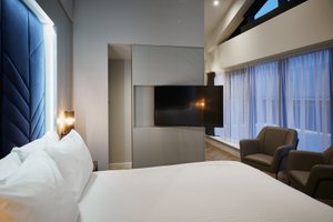 Room & Suite