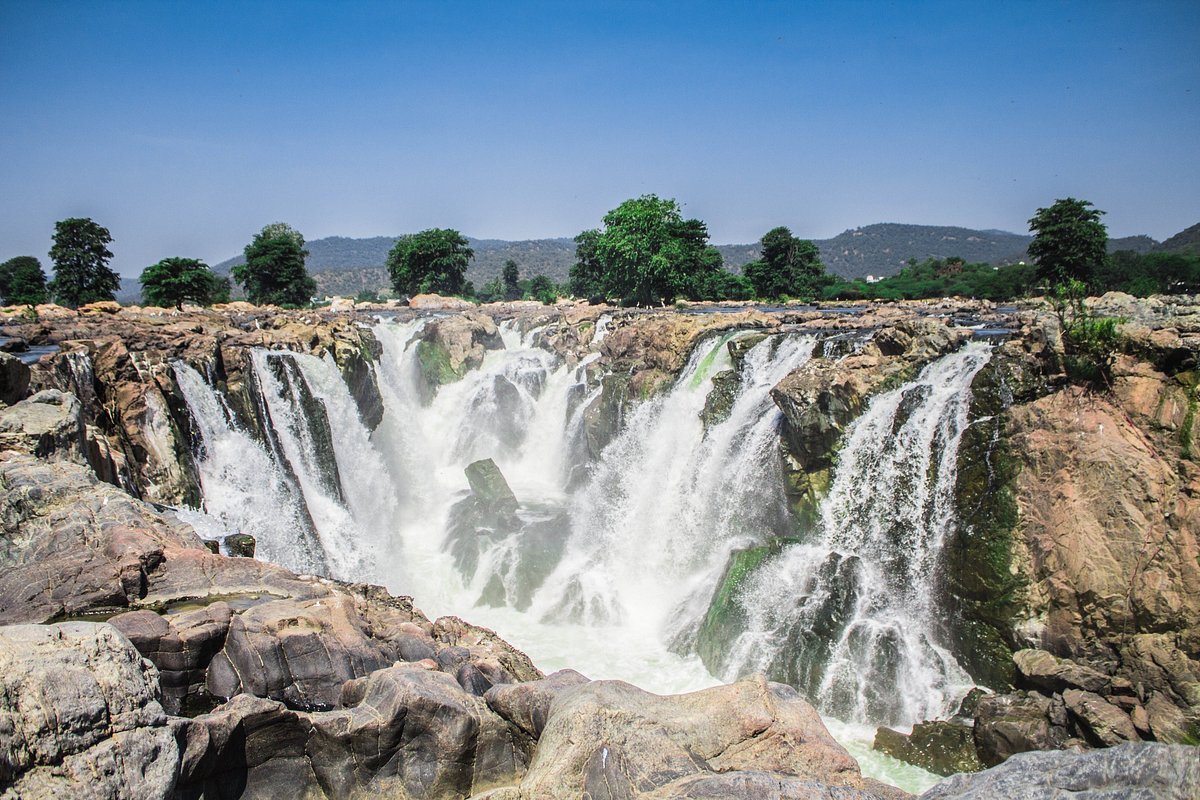 Hogenakkal Falls: A Breathtaking Natural Wonder in India Hogenakkal Falls: A Breathtaking Natural Wonder in India