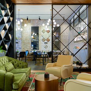 Arlo Chicago in Chicago, image may contain: Living Room, Interior Design, Couch, Home Decor