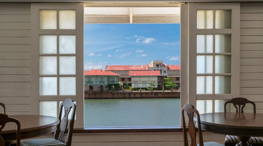 Cafe Marivent over viewing the Umagol river and Casas of Filipinas.