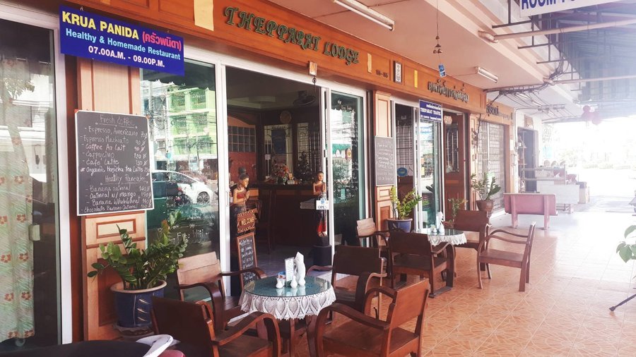 Our outdoor siiting area with nice atmosphere. 