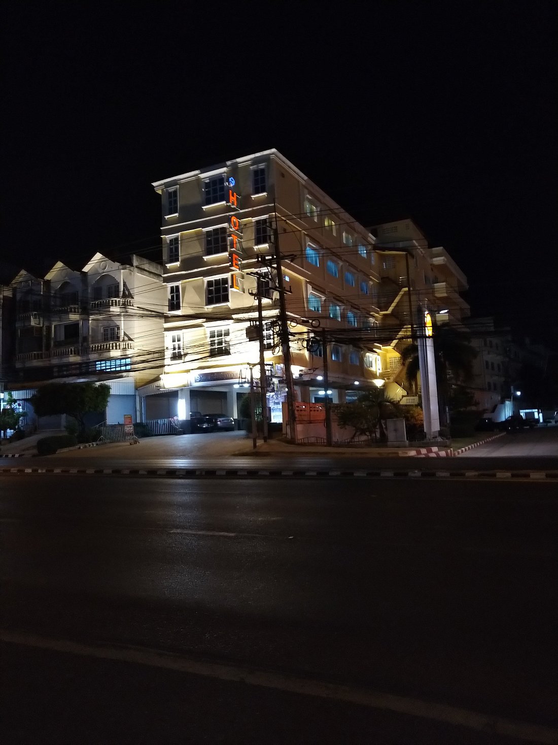 Submukdapoom Place Hotel，位於莫拉限的飯店