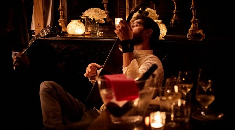 Guitar and Wine in our special Fado nights.