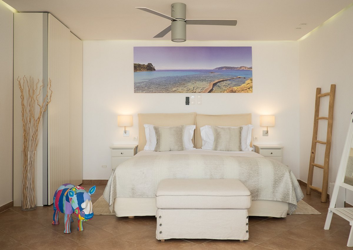 The Infinity 180 Luxury Suites, hotel em Skyros