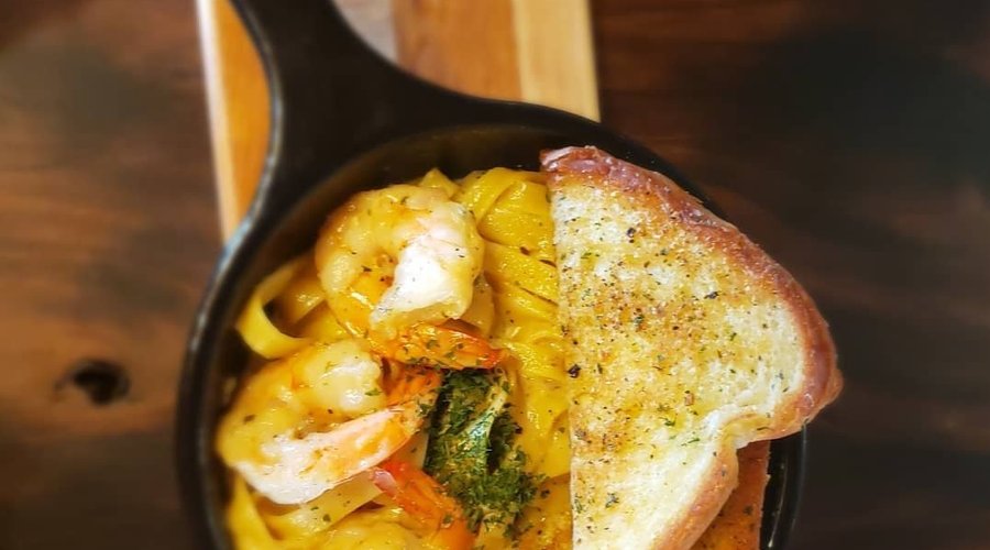Fettuccine Alfredo with Prawns 