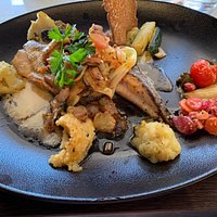 Voici un des nombreux plats que nous proposons à la carte. Qui sont généralement composé de légumes et de petite purée avec des saveurs d'un autre monde.
