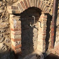 Curiose particolarità osservate in giro per il Borgo !