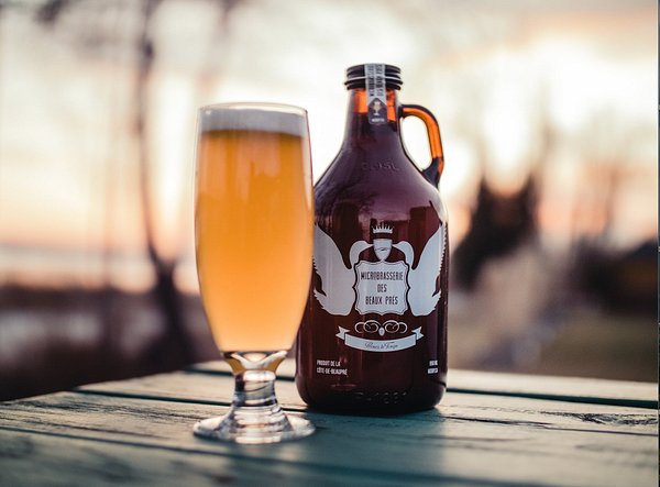 FR/ Vous désirez avoir une bonne bière à emporter? Essayez nos growlers de 950ml!

EN/ Do you want a good beer to take home? Try our 950ml growlers!