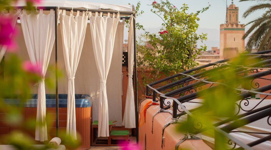 TERRAZA , JACUZZI Y SOLARIUM