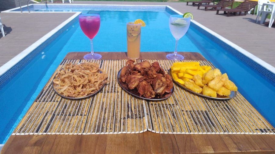 Servimos deliciosos drinks e poções